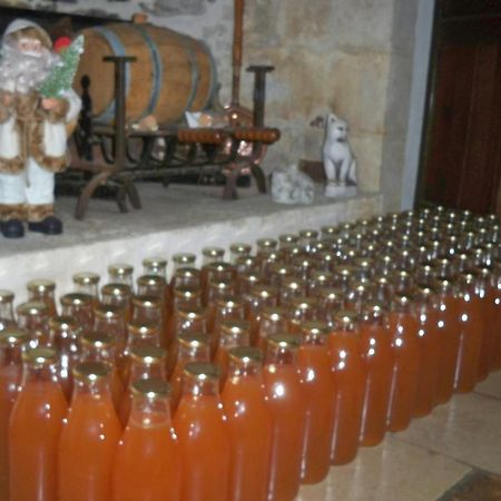 La Roulotte De Pommette Et Billy Acomodação com café da manhã La Hoguette Exterior foto